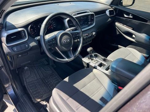 Used 2017 Kia Sorento AWD w/ LX Convenience Package image 13