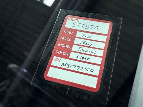 Used 2021 Chevrolet Traverse LT image 33
