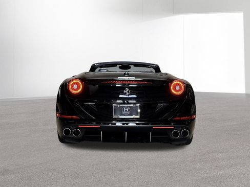 Used 2015 Ferrari California T RWD image 25