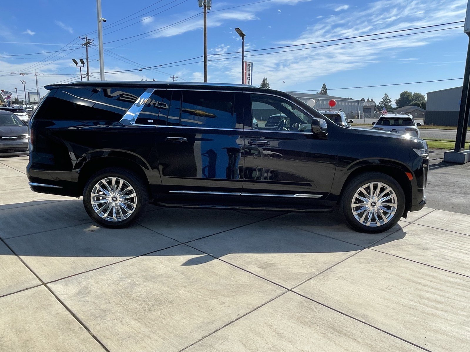 Used 2023 Cadillac Escalade ESV Premium Luxury AWD/4WD image 6