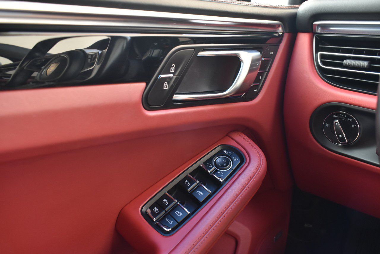 Used 2020 Porsche Macan AWD/4WD image 22