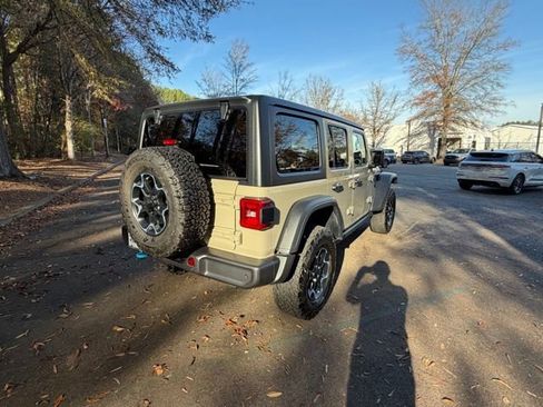 Used 2022 Jeep Wrangler Rubicon w/ Cold Weather Group image 19