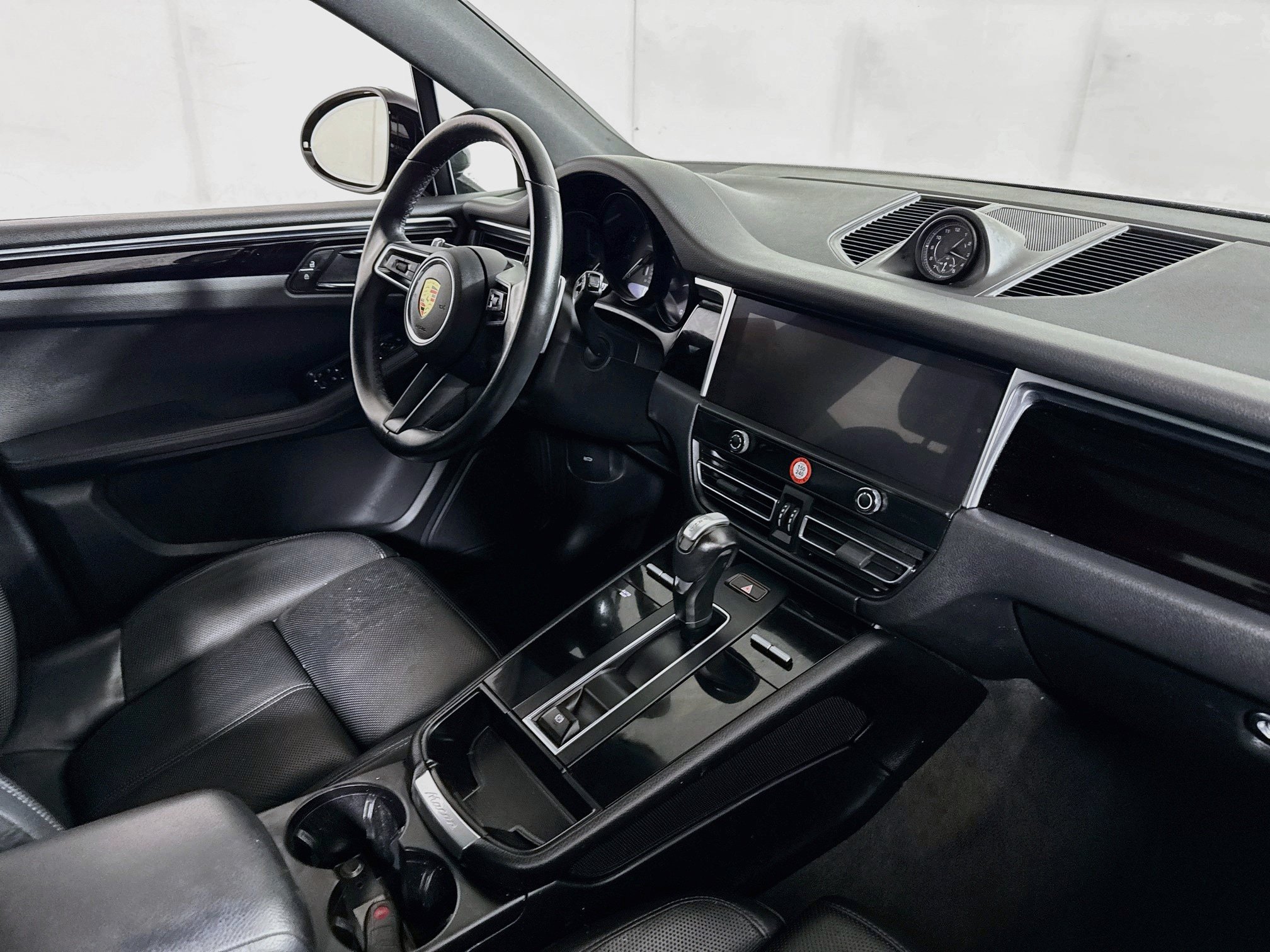 Used 2023 Porsche Macan AWD/4WD image 29