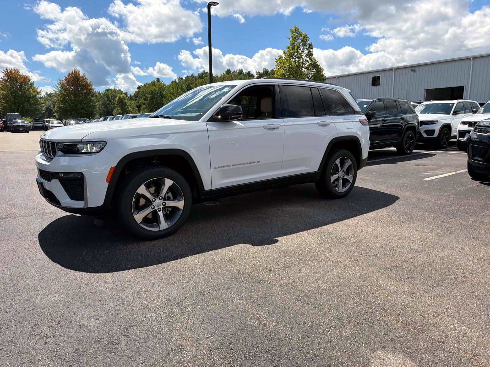 New 2026 Jeep Grand Cherokee Limited AWD/4WD image 4