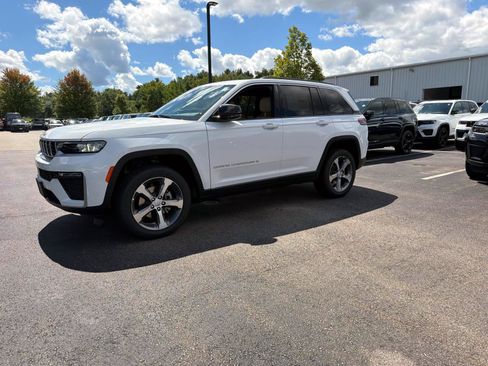 New 2026 Jeep Grand Cherokee Limited AWD/4WD image 4