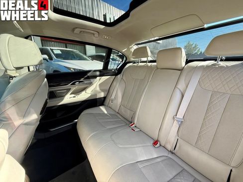 Used 2018 BMW 740i xDrive AWD/4WD image 31