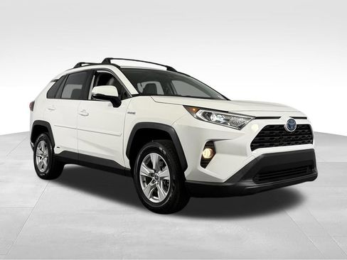 Used 2020 Toyota RAV4 XLE w/ XLE Grade Weather Package AWD/4WD image 5