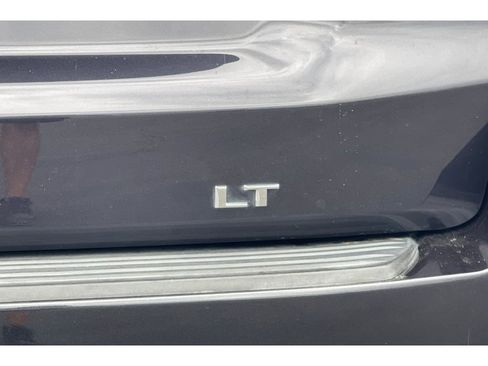 Used 2022 Chevrolet Suburban LT w/ Luxury Package image 52