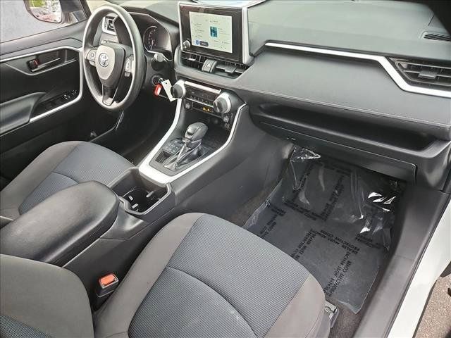 Used 2025 Toyota RAV4 LE AWD/4WD image 27