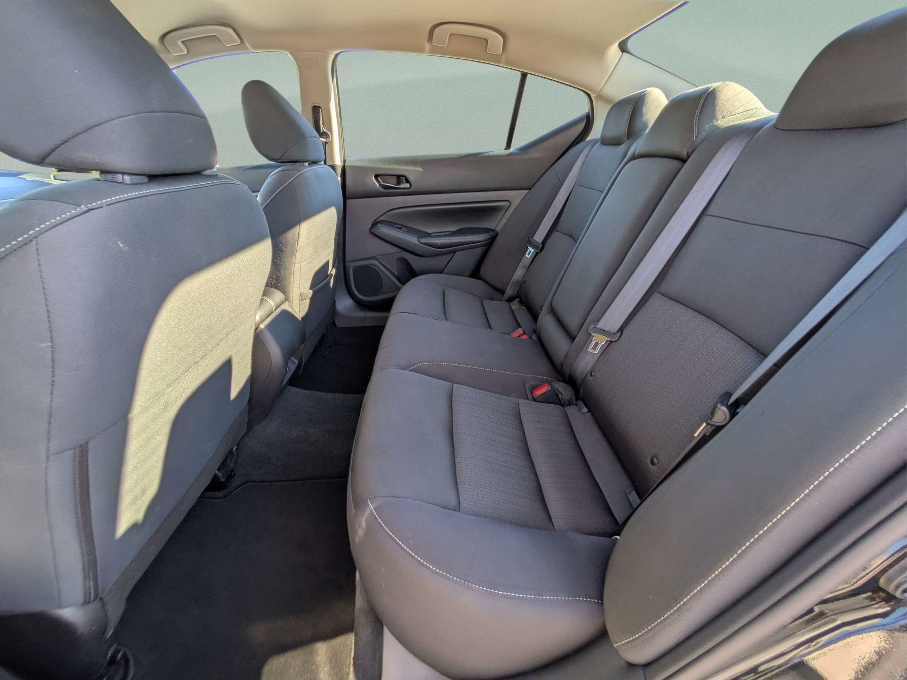 Used 2025 Nissan Altima 2.5 SV FWD image 9