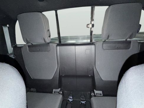 Used 2017 Toyota Tacoma TRD Sport w/ Tow Package (A/T) image 24