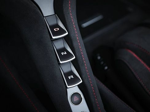 Used 2027 McLaren 750S Spider RWD image 32