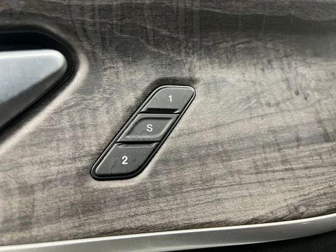 Used 2024 Jeep Grand Cherokee L Limited w/ Luxury Tech Group II image 12