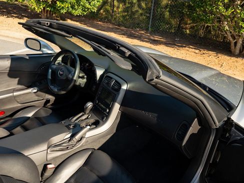 Used 2006 Chevrolet Corvette Convertible w/ Preferred Equipment Group RWD image 31