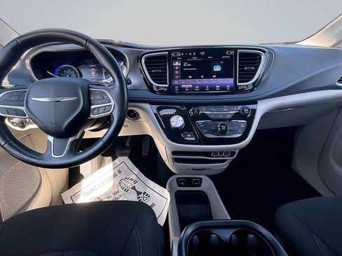 Used 2021 Chrysler Pacifica Touring w/ Cold Weather Group FWD image 36