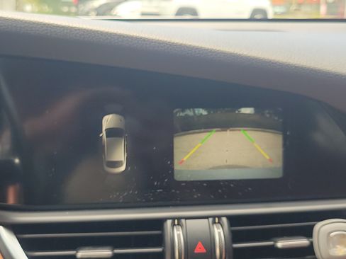 Used 2017 Alfa Romeo Giulia RWD image 25