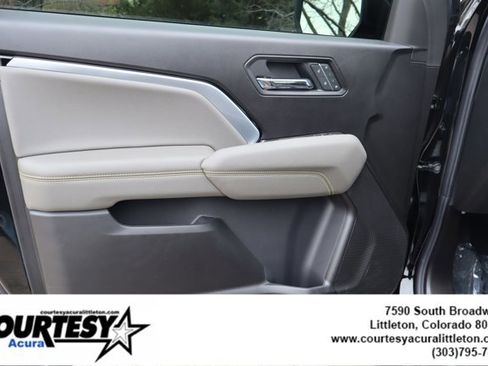 Used 2025 Chevrolet Colorado ZR2 w/ Technology Package image 24