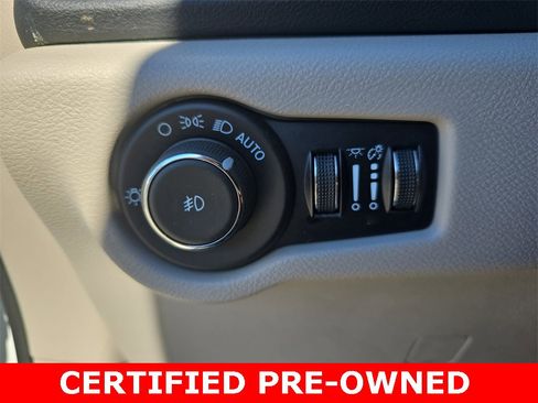 Used 2024 Chrysler Pacifica Touring-L image 27