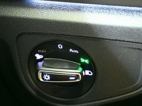 Used 2022 Volkswagen Atlas SEL Premium image 46