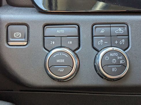 Used 2025 GMC Sierra 1500 SLT AWD/4WD image 24