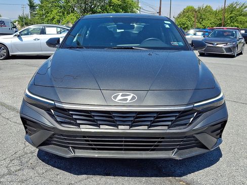 Used 2025 Hyundai Elantra Sport FWD image 2