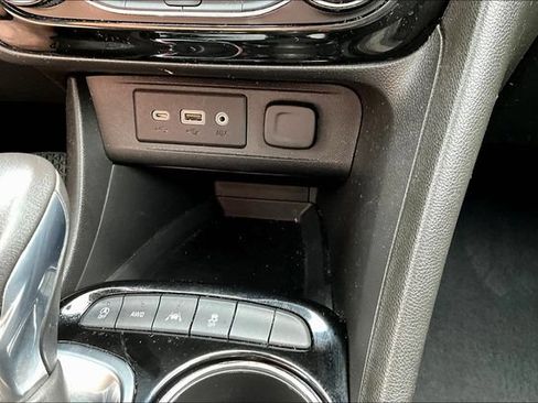Used 2021 Buick Encore GX Preferred w/ Cold Weather Comfort Package AWD/4WD image 15