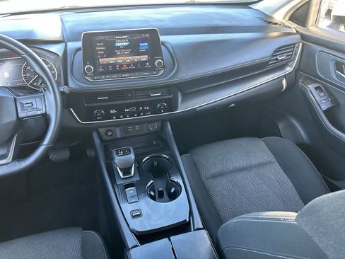 Used 2025 Nissan Rogue SV FWD image 13