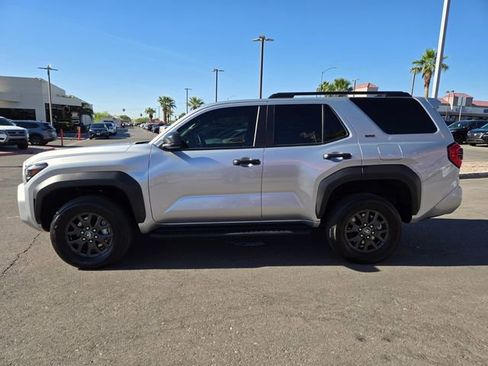 Used 2025 Toyota 4Runner SR5 AWD/4WD image 9