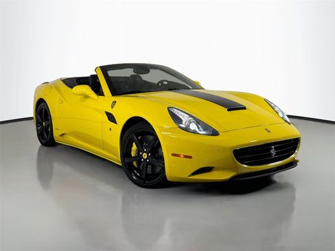 Used 2014 Ferrari California image 33