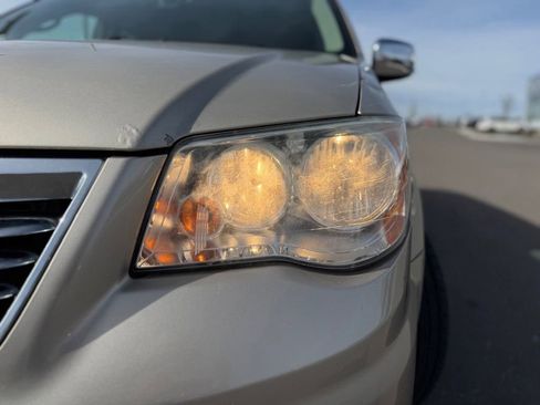 Used 2014 Chrysler Town & Country Touring-L w/ Driver Convenience Group image 57