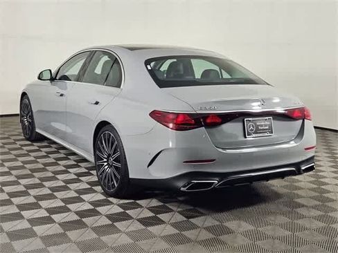 Used 2025 Mercedes-Benz E 350 4MATIC Sedan image 3