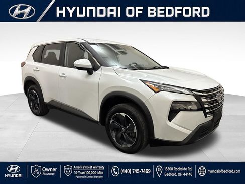 Used 2024 Nissan Rogue SV AWD/4WD image 3