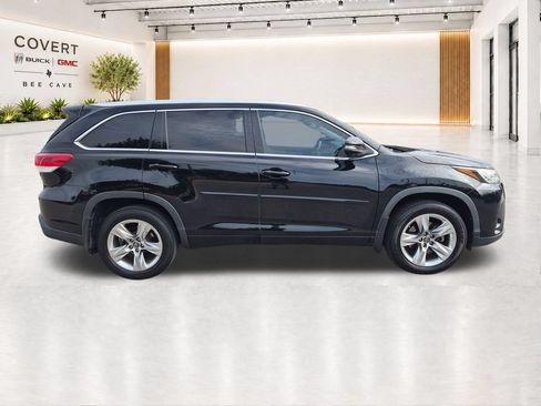 Used 2018 Toyota Highlander Limited FWD image 12