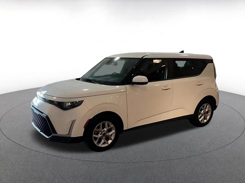 Used 2025 Kia Soul LX w/ LX Technology Package FWD image 7