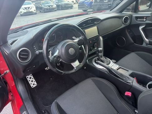 Used 2017 Toyota 86 Base image 8