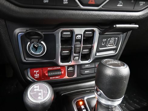 Used 2024 Jeep Gladiator Sport image 24
