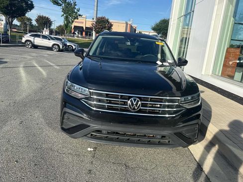 Certified 2023 Volkswagen Tiguan SE FWD image 5