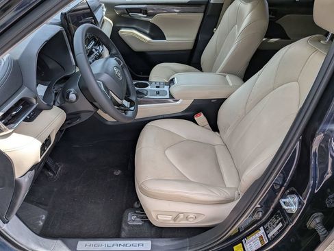 Used 2023 Toyota Highlander Limited AWD/4WD image 11