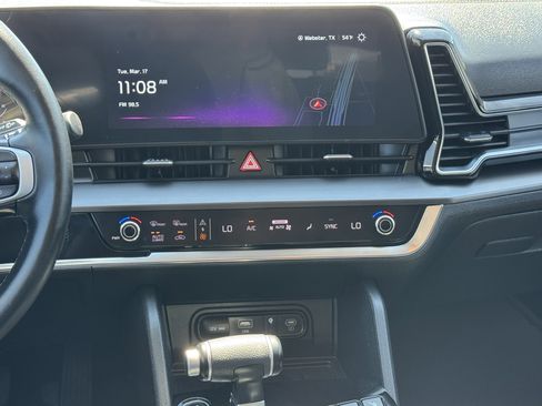 Used 2024 Kia Sportage EX image 17