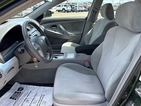 Used 2010 Toyota Camry LE FWD image 11
