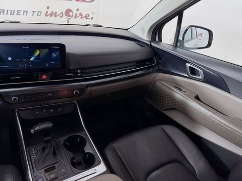 Used 2025 Kia Carnival FWD image 29