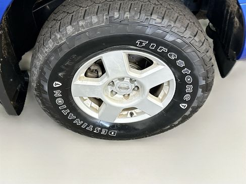 Used 2012 Nissan Frontier SV w/ SV Premium Utility Pkg AWD/4WD image 11