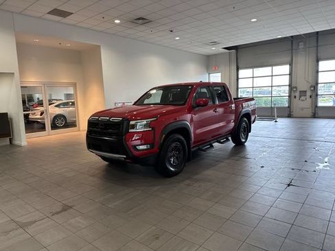 Used 2025 Nissan Frontier Pro-X RWD image 2