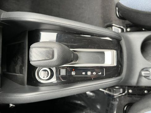 Used 2025 Nissan Versa SV image 39