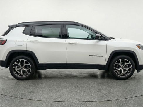 Used 2025 Jeep Compass Limited image 11