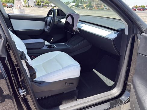 Used 2021 Tesla Model Y Long Range AWD/4WD image 13