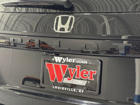 New 2025 Honda Pilot Touring image 38