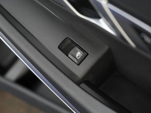 Used 2022 BMW 330i xDrive Sedan w/ M Sport Package image 67