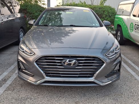 Used 2018 Hyundai Sonata SE w/ Winter Weather Package FWD image 2