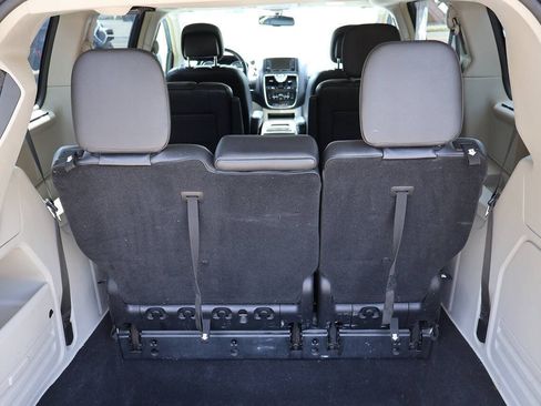 Used 2011 Chrysler Town & Country Touring-L w/ Driver Convenience Group FWD image 11